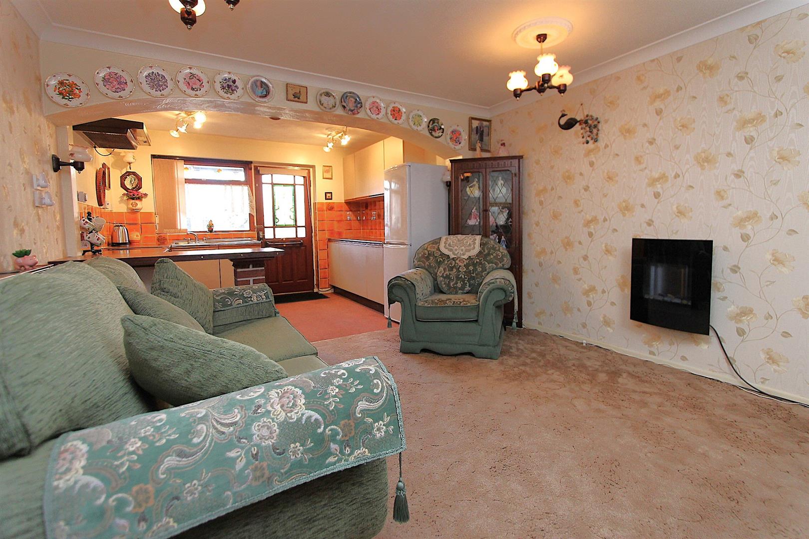 2 bed property in Commonside, Brierley Hill